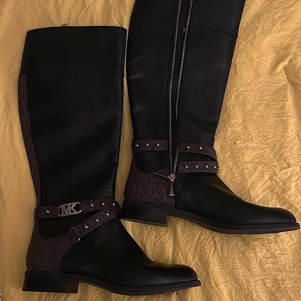 Authentic Michael Kors boots. Brand new. Size 7. Original price $350